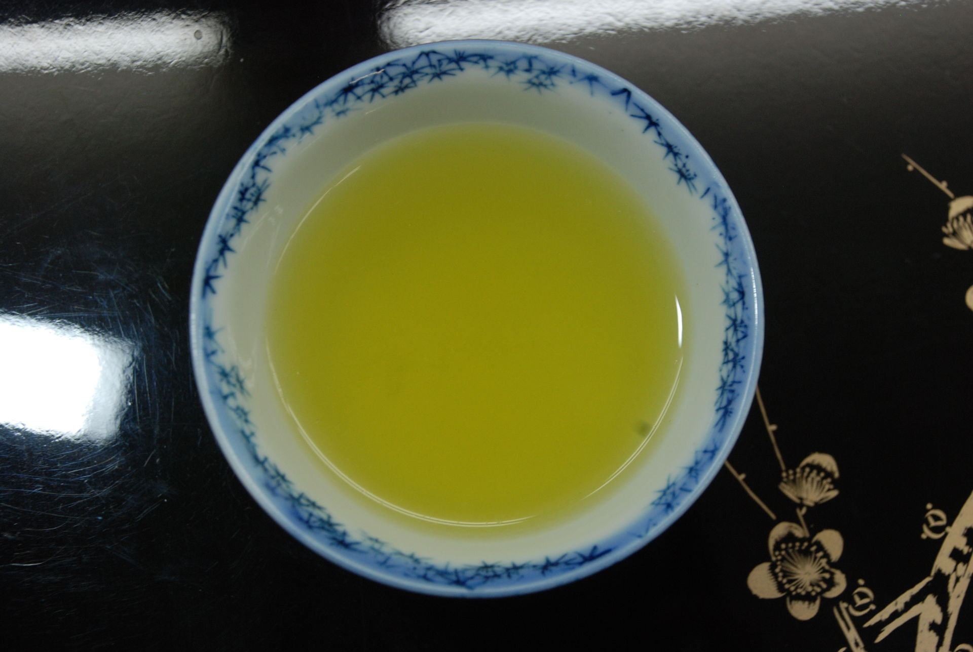 三煎目の湯呑の濃さ